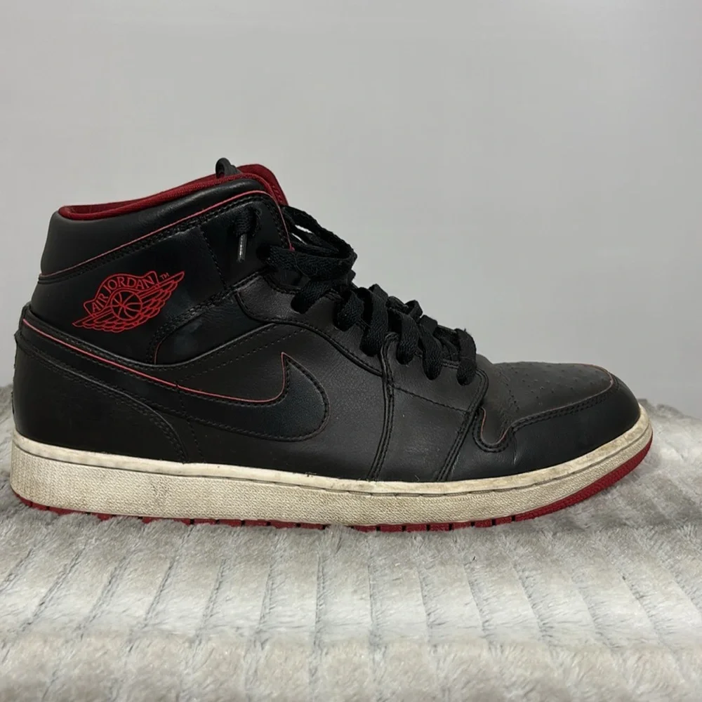 Jordan 1 Mid “Black Red” Sz 12